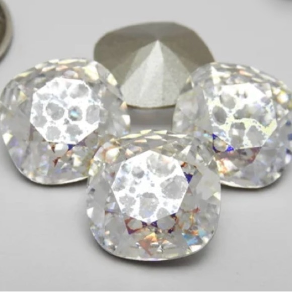 Sabika-Like Earrings -  NWT - Picture 4 of 8